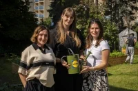 Slavnostní předání symbolické konvičky do rukou zástupkyně MŠ